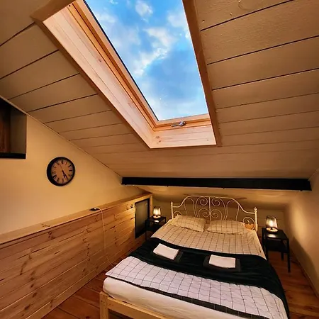 Husarska 60 B&B *