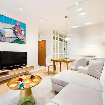 Eko Park Abdank White Apartment