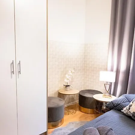 Clicktheflat Constitution Square * Warsaw
