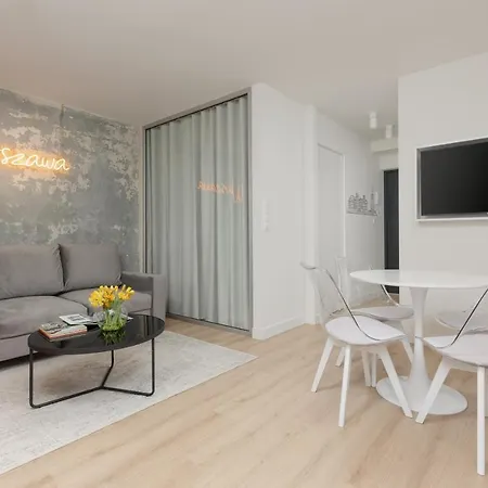 Center By Renters Apartman