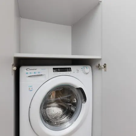 Center By Renters Apartman