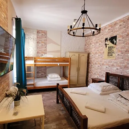 Chmielna 5 Rooms & Apartments