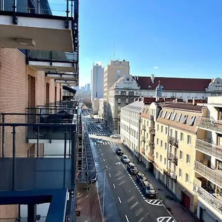 Okrzei Manufaktura Praga Βαρσοβία