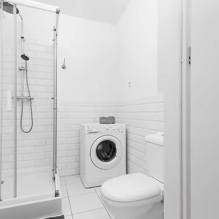 Centre Poznanska With Air-conditioning By Renters Apartment