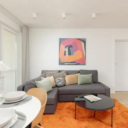 Center By Renters Apartman