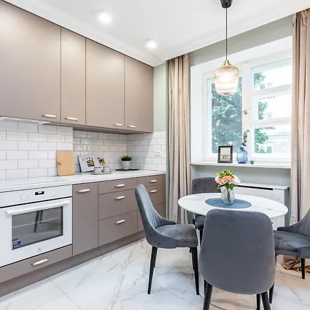 Superapart Wojska Polskiego, Serene Urban Retreat With Skyline Views Apartament