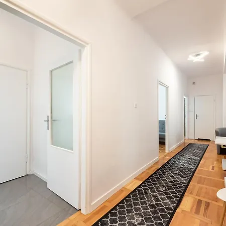 Lägenhet Plac Zbawiciela 3-bedroom *