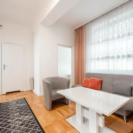 Plac Zbawiciela 3-bedroom Lägenhet