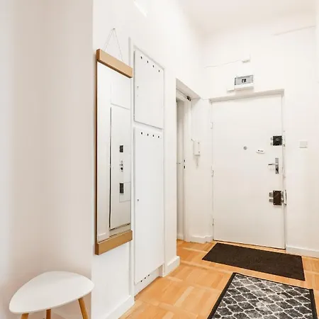 Plac Zbawiciela 3-bedroom Lägenhet *