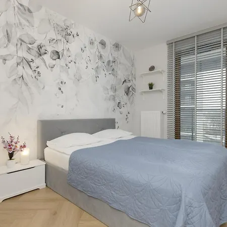 Apartment Bright, Cozy Close To The Airport By Renters