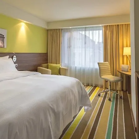 Hampton By Hilton Centre מלון 3*