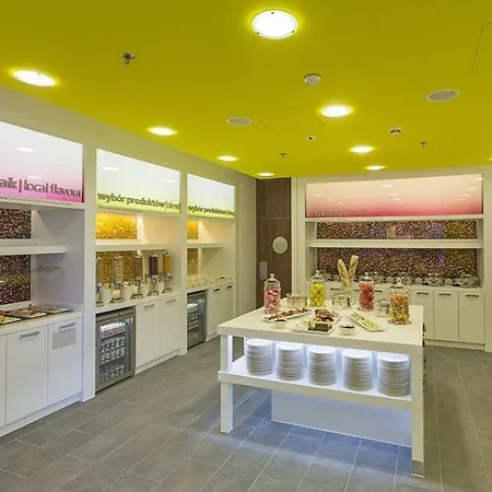 Hampton By Hilton Centre 3* ורשה