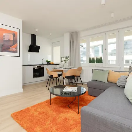 Center By Renters Apartman