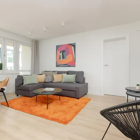 Center By Renters Apartman