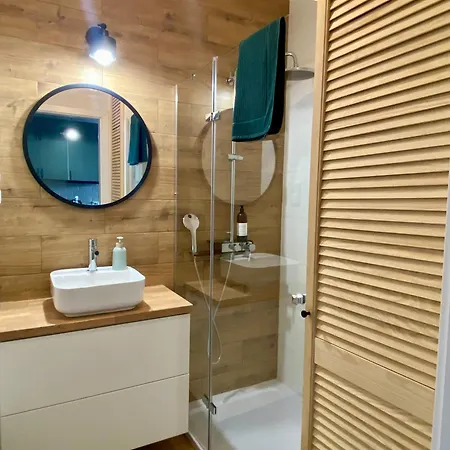 Chillout Airport Kl33 - Air Condition & Free Parking Apartment