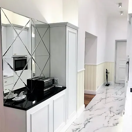Mondrian Luxury Suites & Apartments Old Town