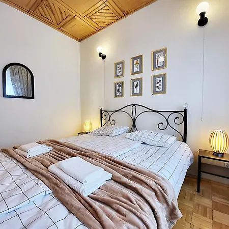 Husarska 60 B&B