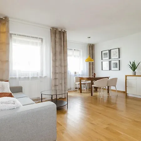 Apartament Lanciego - Przytulny Z Osobna Sypialna, Balkon, Wi-fi, Natolin, Ursynow *