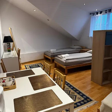 Esa Hostel *