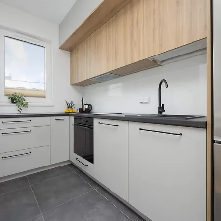 Air Conditioned In With Parking, Balcony And Bathtub By Renters Apartment Warsaw