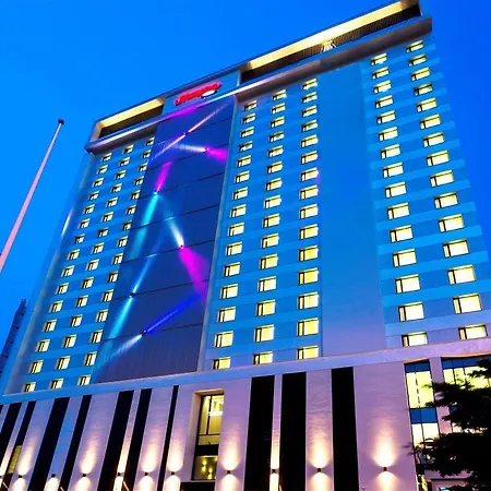 Hampton By Hilton Centre מלון 3*