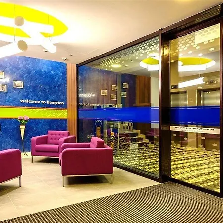 Hampton By Hilton Centre מלון