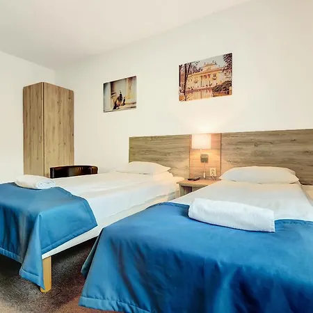 Smart2stay Pod Lipami 2* ורשה