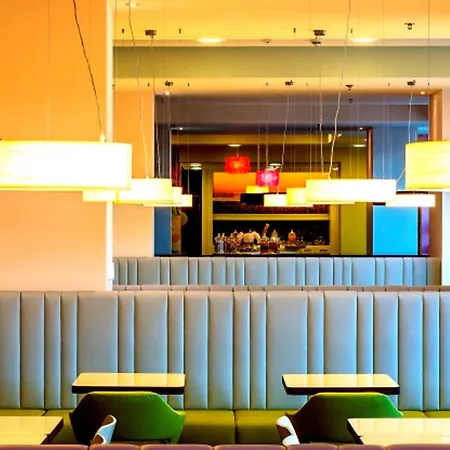 Hampton By Hilton Centre מלון 3*
