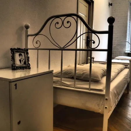 Hostel Chmielna 5 Rooms & Apartments *