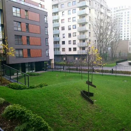 Siedmiogrodzka - Handy Location, Aircon & Garage Free Апартаменты Варшава