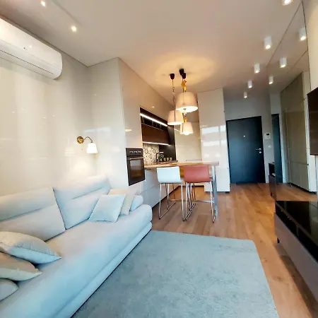 Siedmiogrodzka - Handy Location, Aircon & Garage Free Варшава