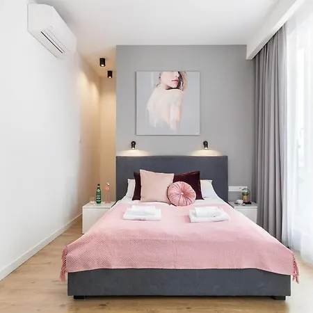아파트 Slawinska 6 With Balcony By Renters