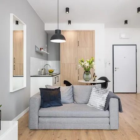 Slawinska 6 With Balcony By Renters 아파트 바르샤바