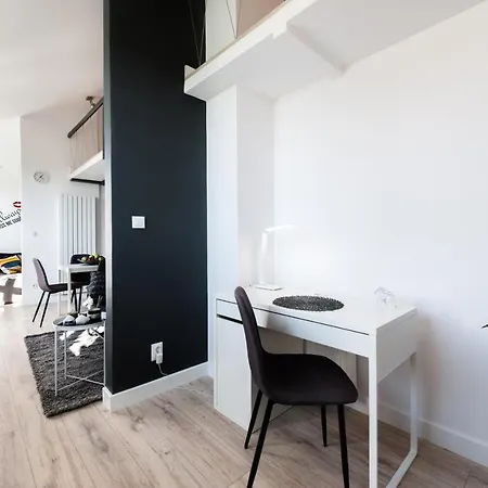 Superapart Rakowiecka 43a 아파트 *