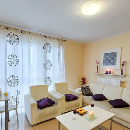 City Aparthotel Wola 3*