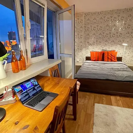 Orange Metro Fast Wifi 1gbs Big Tv Hbo Appletv Apartament *