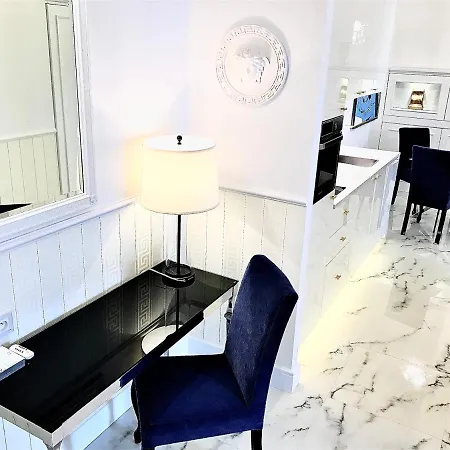 Aparthotel Mondrian Luxury Unesco Old Town *