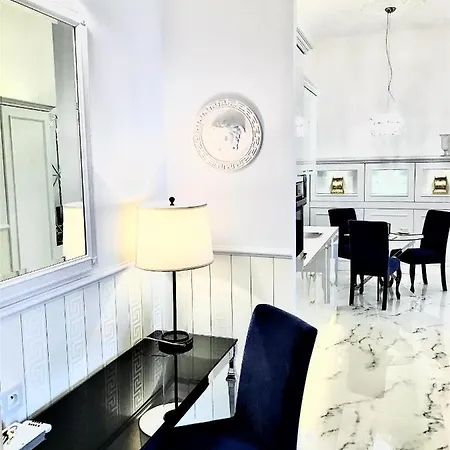 Aparthotel Mondrian Luxury Unesco Old Town