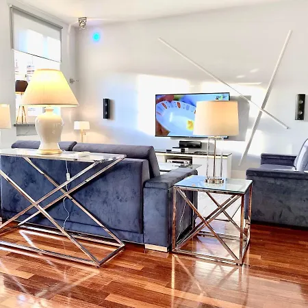 Aparthotel Mondrian Luxury Unesco Old Town *