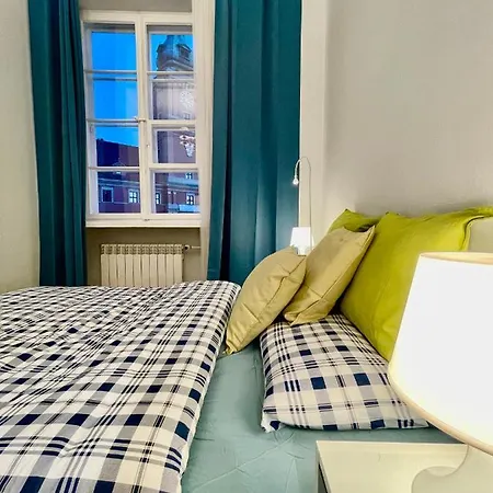Royal 2 Old Town Fast Wifi Netflix Hbo Appletv+ Apartment Warsaw