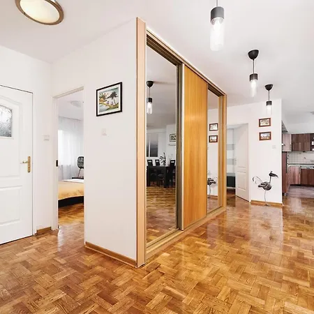 דירה Lumina Spacious Near The Railway Station