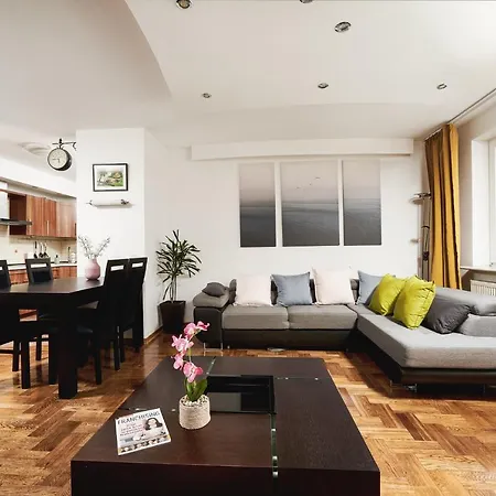 Lumina Spacious Near The Railway Station ורשה