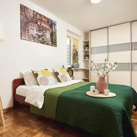 Lumina Spacious Near The Railway Station דירה *