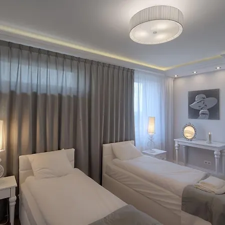 Hotel apartamentowy City Aparthotel Wola 3*