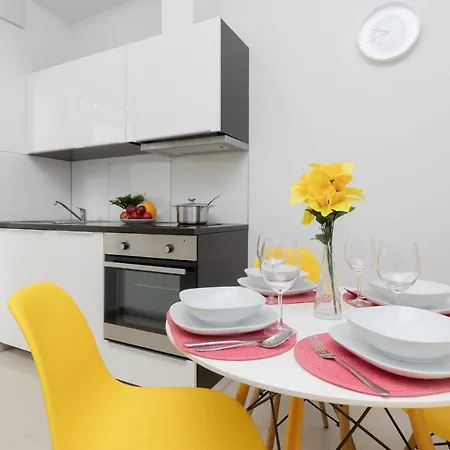 Wola Near Nocny Market By Renters * 华沙