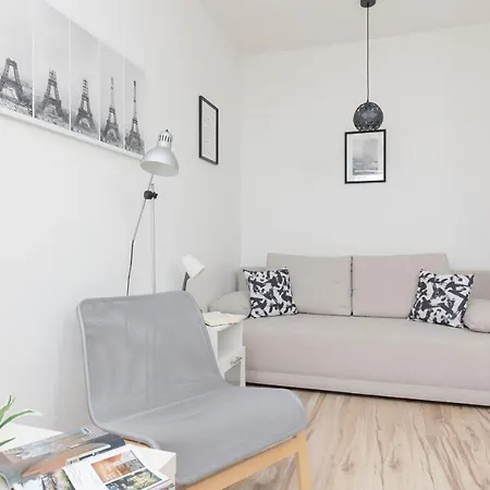 Metro Kabaty Lovely By Renters *