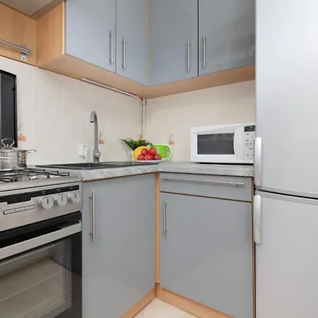 Daire Metro Kabaty Lovely By Renters Varşova