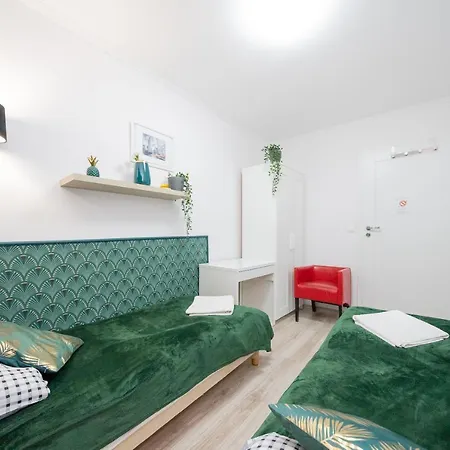 Apartament Unitapartaments Short Rent In By Metro Station Rondo Onz With 3bedrooms 23 Warszawa