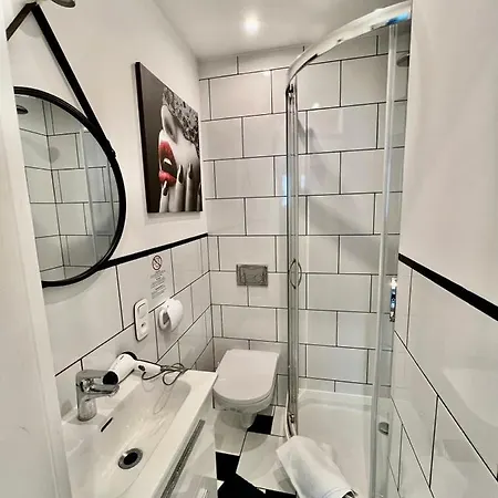 Apartament Unitapartaments Short Rent In By Metro Station Rondo Onz With 3bedrooms 23 *