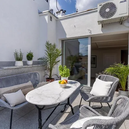 Frascati 1 Top Floor *